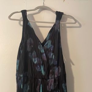 Vince navy floral accordion pleated maxi dress. NWT